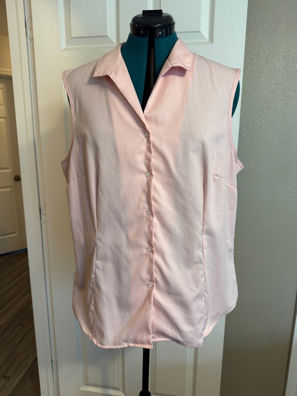 Jones New York Soft Pink Sleeveless Button-Down Collared Top